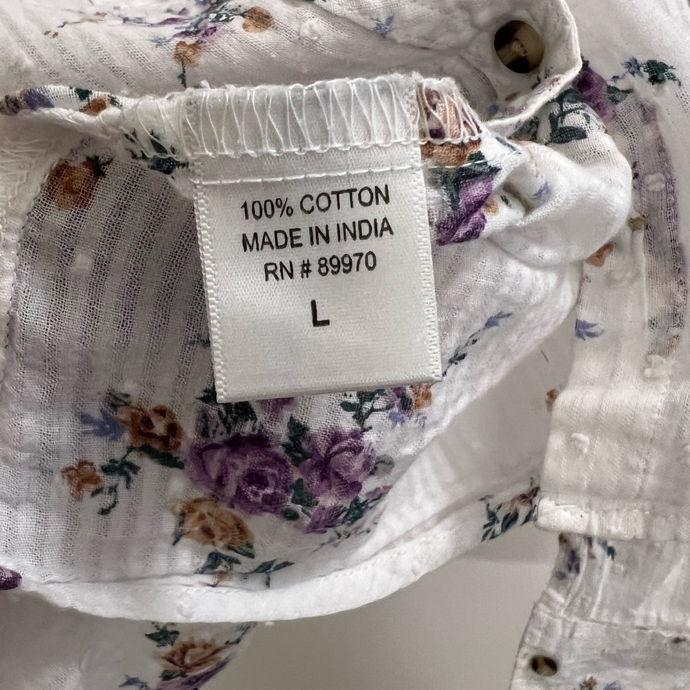 Eden & Olivia Floral Button Down Top - Picture 5 of 5